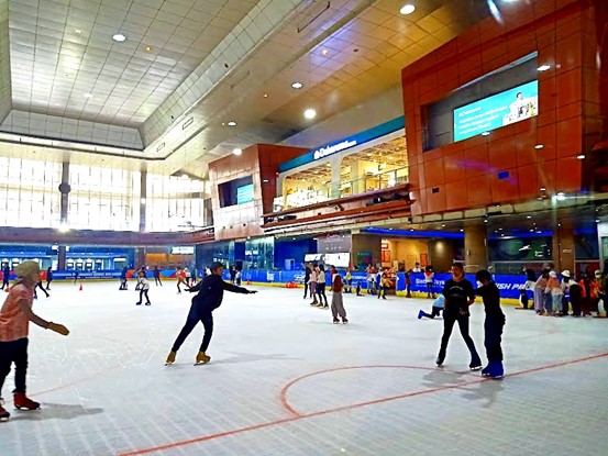 Gambar News @ Liburan Sekolah Isi Kegiatan Bermain Ice Skating di BX Rink Yuk!